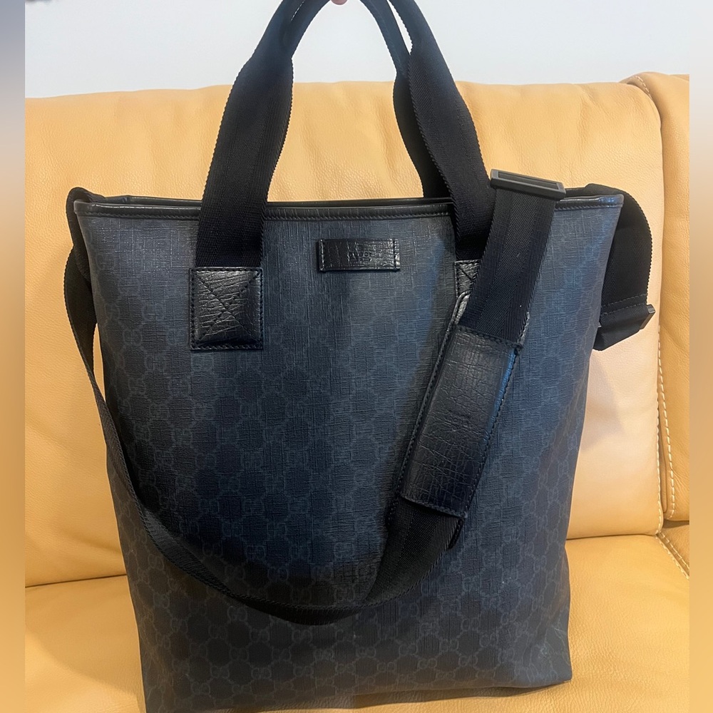 Gucci
GG Supreme Messenger Bag